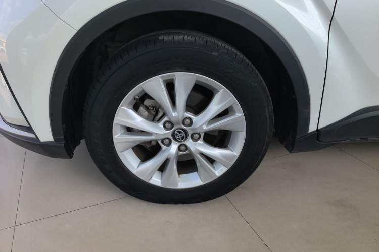 Used Toyota IZOA 2021 2.0L Yixing Version Exterior 4