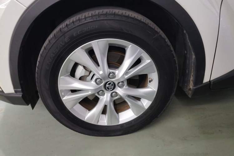 Used Toyota IZOA 2021 Dual-Motor 2.0L Yi Xing Edition Exterior 4