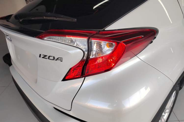 Used Toyota IZOA 2021 2.0L Yixing Version Exterior 6