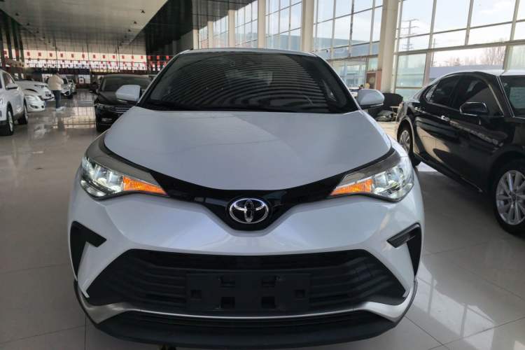 Used Toyota IZOA 2021 2.0L Yixing Version Front