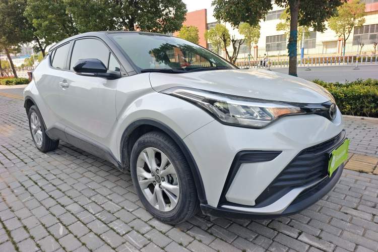 Used Toyota IZOA 2021 2.0L Enjoy Edition Front Right 45 Deg