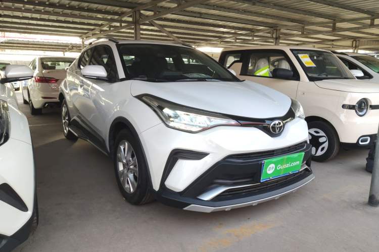 Used Toyota IZOA 2021 2.0L Enjoy Edition Front Right 45 Deg