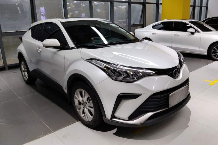 Used Toyota IZOA 2021 2.0L Enjoy Edition Front Right 45 Deg