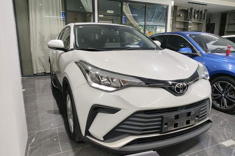 Used Toyota IZOA 2021 2.0L Enjoy Edition Front Right 45 Deg