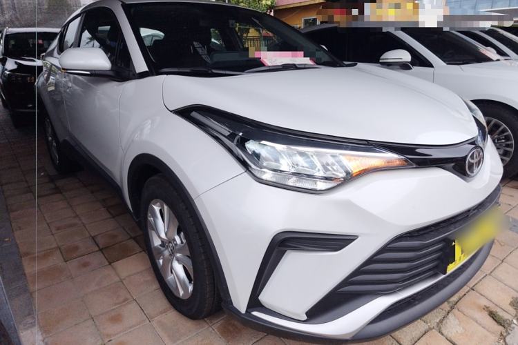 Used Toyota IZOA 2021 2.0L Enjoy Edition Front Right 45 Deg