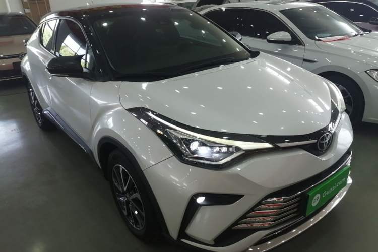 Used Toyota IZOA 2021 2.0L Yichi Version Front Right 45 Deg