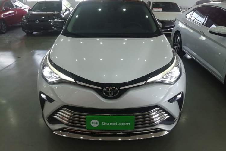 Used Toyota IZOA 2021 2.0L Yichi Version Front
