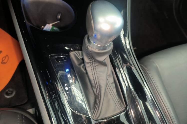 Used Toyota IZOA 2021 Dual-Motor 2.0L Yichi Edition Gear Lever
