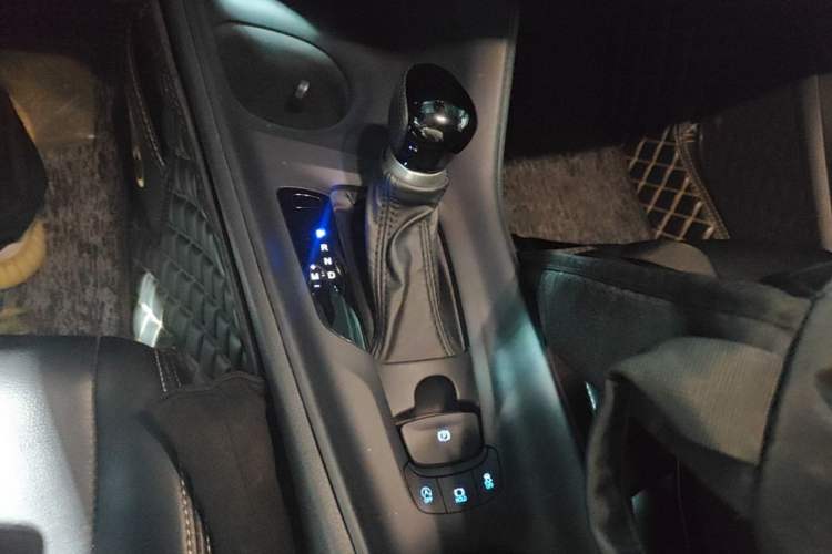 Used Toyota IZOA 2021 2.0L Enjoy Edition Gear Lever