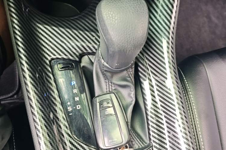 Used Toyota IZOA 2021 Dual-Motor 2.0L Yi Xing Edition Gear Lever