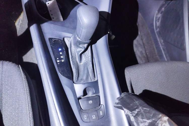 Used Toyota IZOA 2021 2.0L Yidong Edition Gear Lever