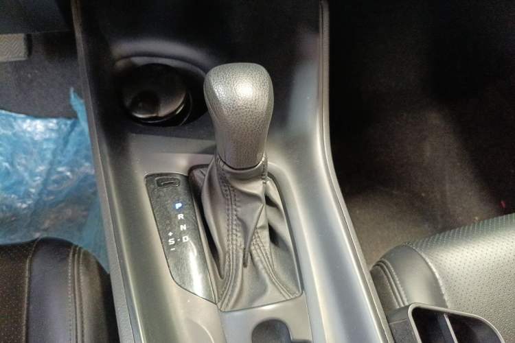Used Toyota IZOA 2021 Dual-Motor 2.0L Yi Xing Edition Gear Lever