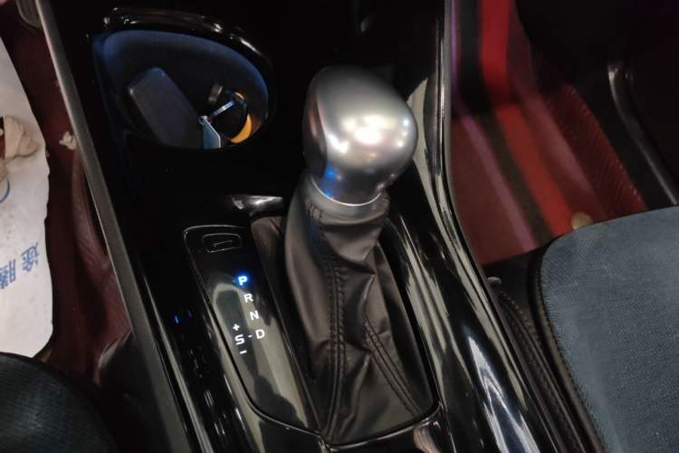 Used Toyota IZOA 2021 Dual-Motor 2.0L Yichi Edition Gear Lever