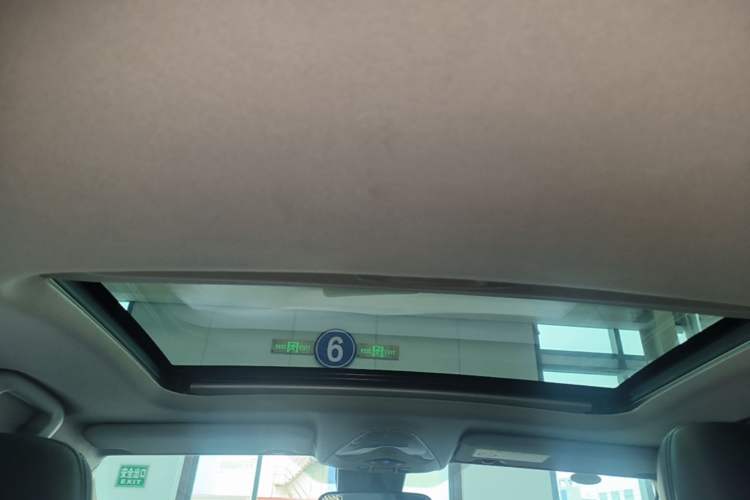 Used Toyota IZOA 2021 Dual-Motor 2.0L Yichi Edition Headliner