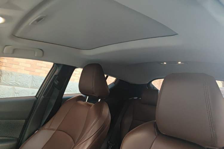 Used Toyota IZOA 2021 Dual-Motor 2.0L Yixiang Edition Headliner