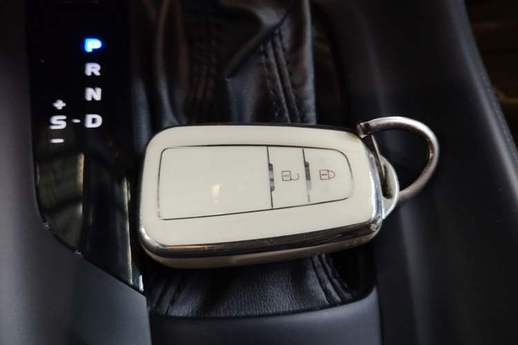 Used Toyota IZOA 2021 Dual-Motor 2.0L Yi Xing Edition Interior 1