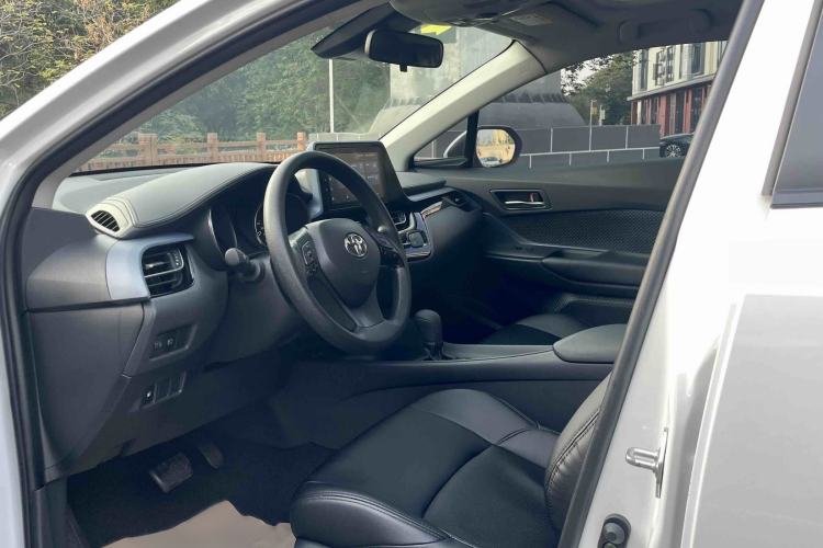 Used Toyota IZOA 2021 2.0L Enjoy Edition Interior 11