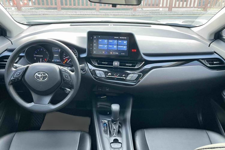 Used Toyota IZOA 2021 2.0L Enjoy Edition Interior 12
