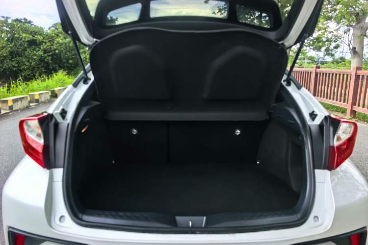 Used Toyota IZOA 2021 Dual-Motor 2.0L Yixiang Edition Interior 12