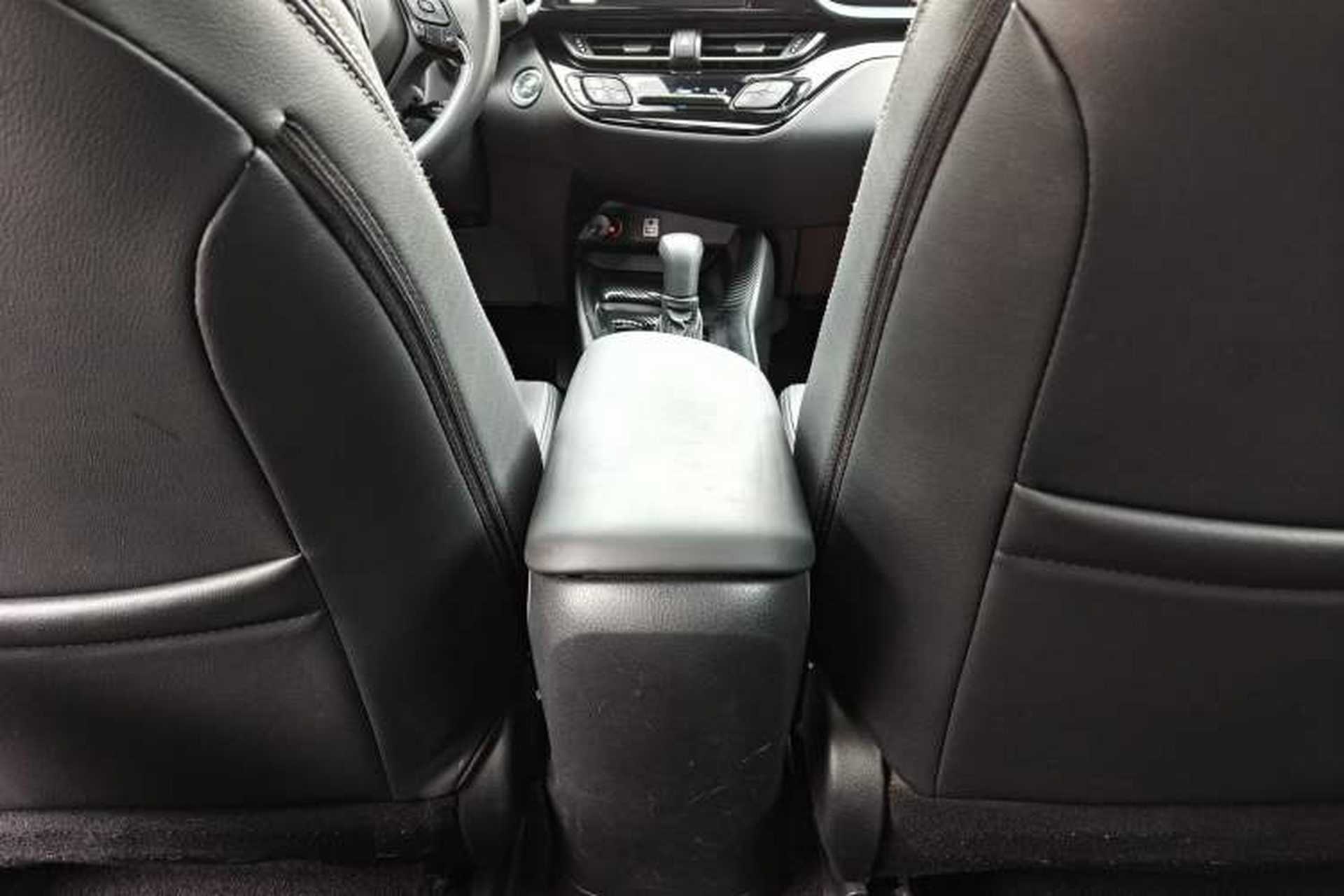 Used Toyota IZOA 2021 2.0L Yidong Edition Interior 2