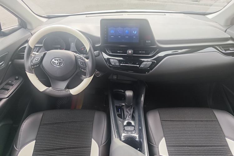 Used Toyota IZOA 2021 2.0L Yixing Version Interior 2