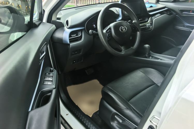 Used Toyota IZOA 2021 Dual-Motor 2.0L Yixiang Edition Interior 2