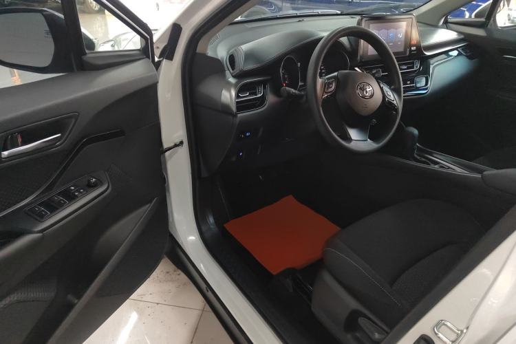 Used Toyota IZOA 2021 2.0L Yixing Version Interior 3