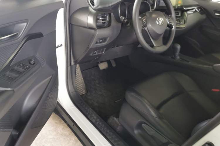 Used Toyota IZOA 2021 2.0L Enjoy Edition Interior 3