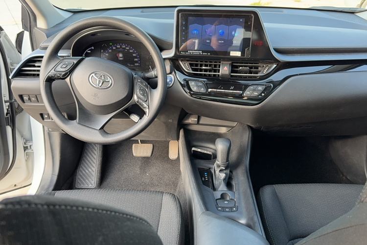 Used Toyota IZOA 2021 Dual-Motor 2.0L Yi Xing Edition Interior 3