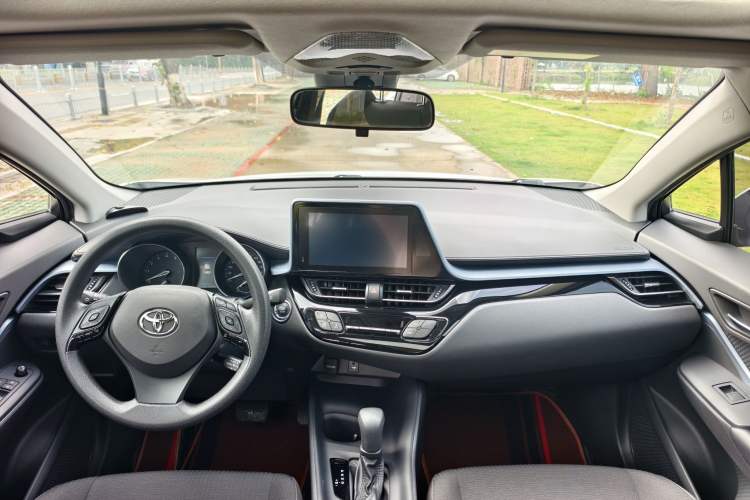 Used Toyota IZOA 2021 2.0L Yixing Version Interior 3
