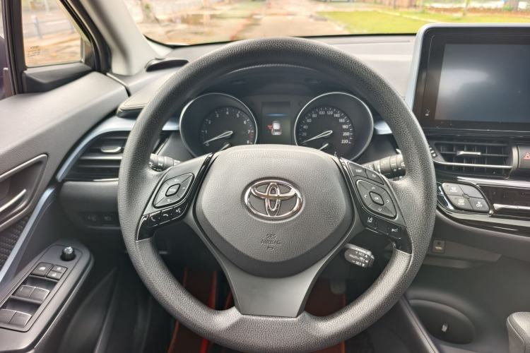 Used Toyota IZOA 2021 2.0L Yixing Version Interior 4