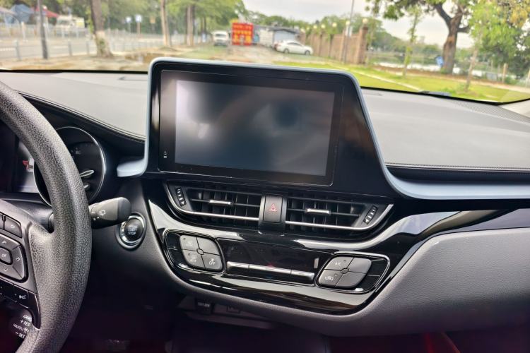 Used Toyota IZOA 2021 2.0L Yixing Version Interior 5