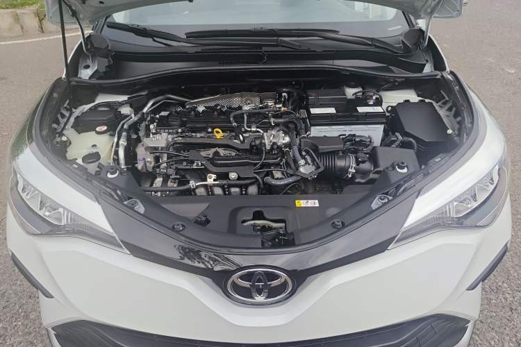 Used Toyota IZOA 2021 2.0L Yixing Version Interior 5