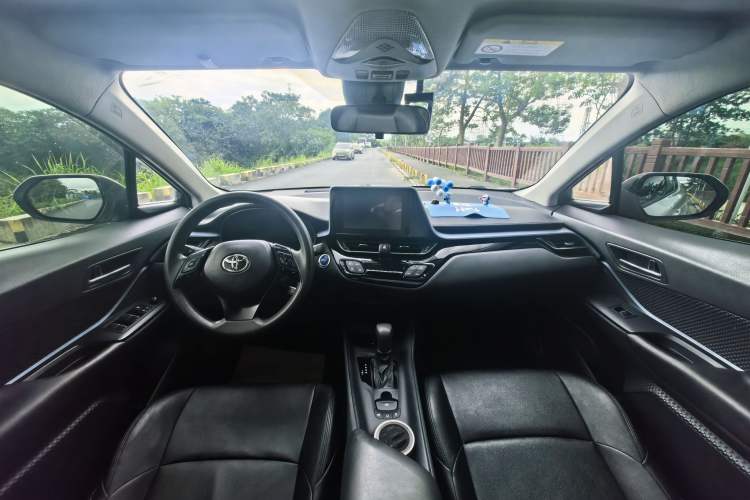 Used Toyota IZOA 2021 Dual-Motor 2.0L Yixiang Edition Interior 5