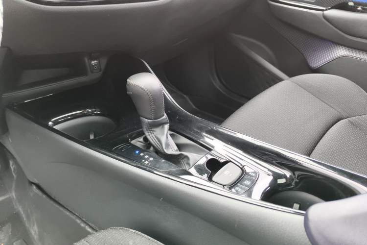 Used Toyota IZOA 2021 2.0L Yichi SPORT Interior 7