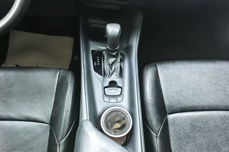 Used Toyota IZOA 2021 Dual-Motor 2.0L Yixiang Edition Interior 8