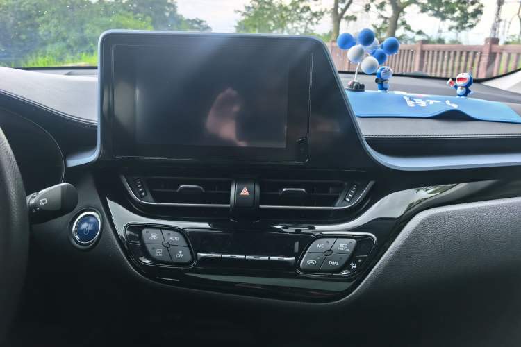 Used Toyota IZOA 2021 Dual-Motor 2.0L Yixiang Edition Interior 9