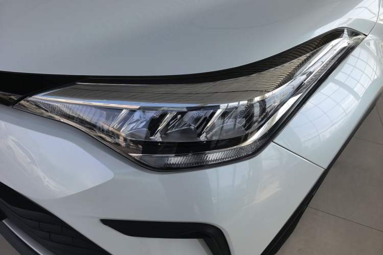 Used Toyota IZOA 2021 2.0L Yixing Version Left Front Headlight