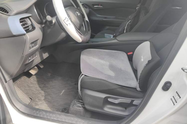 Used Toyota IZOA 2021 2.0L Enjoy Edition Left Front Seat