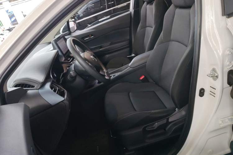 Used Toyota IZOA 2021 Dual-Motor 2.0L Yi Xing Edition Left Front Seat