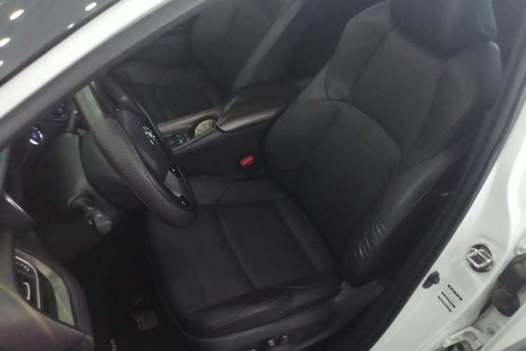 Used Toyota IZOA 2021 2.0L Yichi Version Left Front Seat