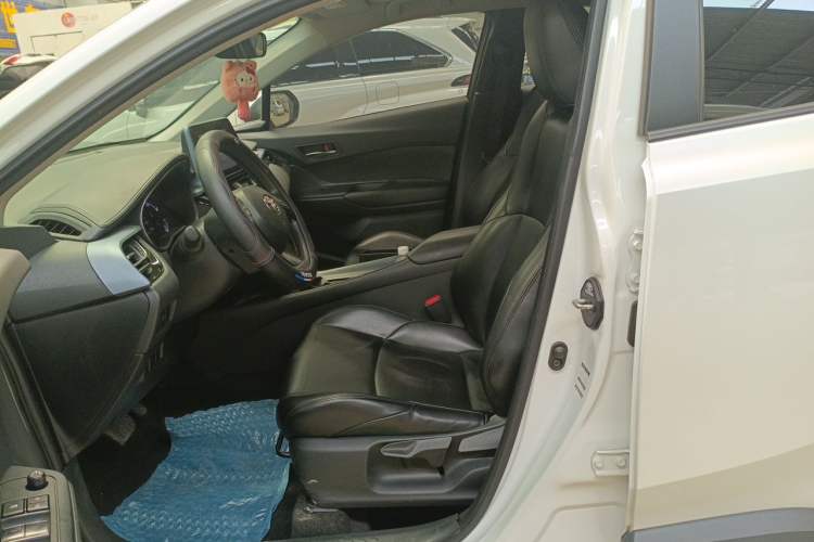 Used Toyota IZOA 2021 Dual-Motor 2.0L Yi Xing Edition Left Front Seat