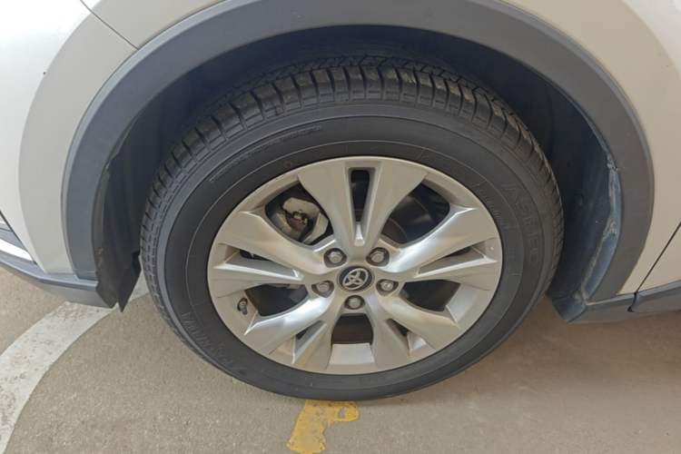 Used Toyota IZOA 2021 2.0L Yixing Version Left Front Wheel Hub