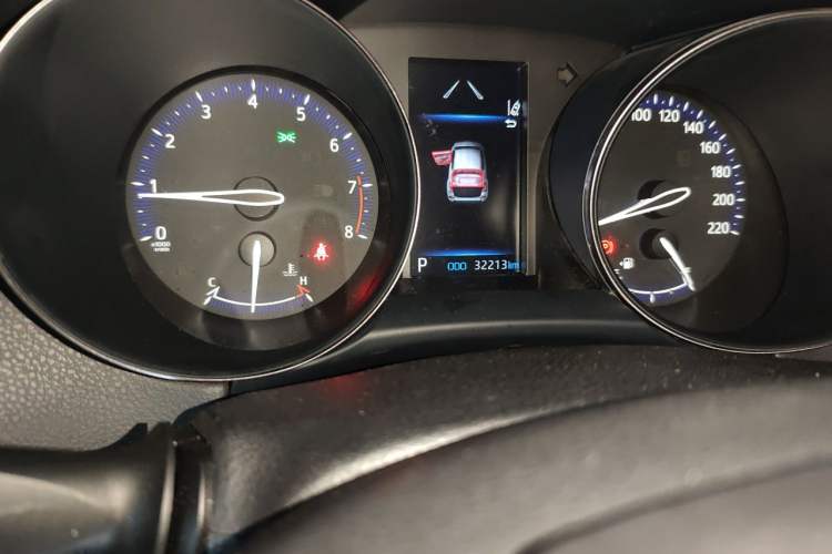 Used Toyota IZOA 2021 2.0L Enjoy Edition Odometer Close Up