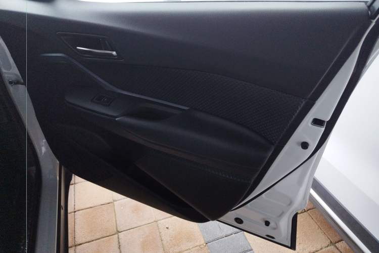 Used Toyota IZOA 2021 2.0L Enjoy Edition Right Front Door Interior