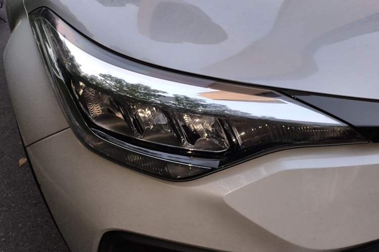 Used Toyota IZOA 2021 2.0L Enjoy Edition Right Front Headlight