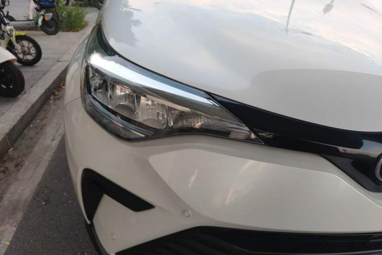 Used Toyota IZOA 2021 2.0L Enjoy Edition Right Front Headlight