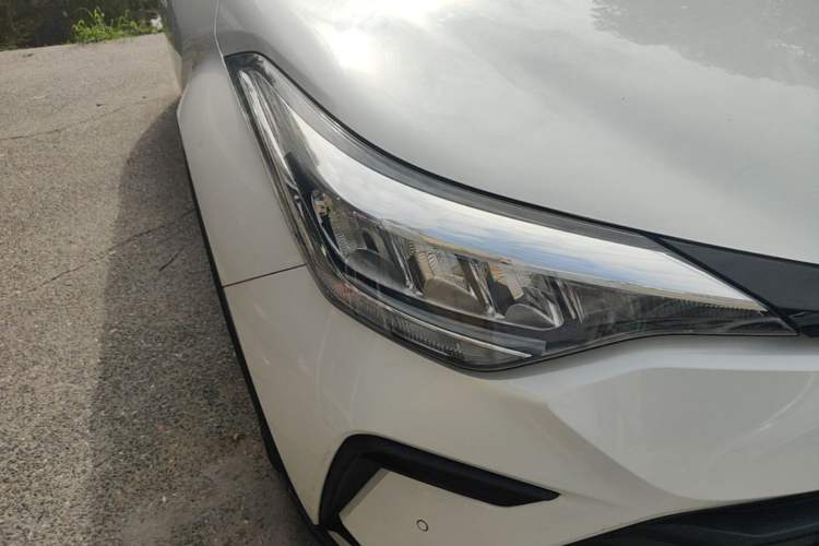 Used Toyota IZOA 2021 2.0L Enjoy Edition Right Front Headlight