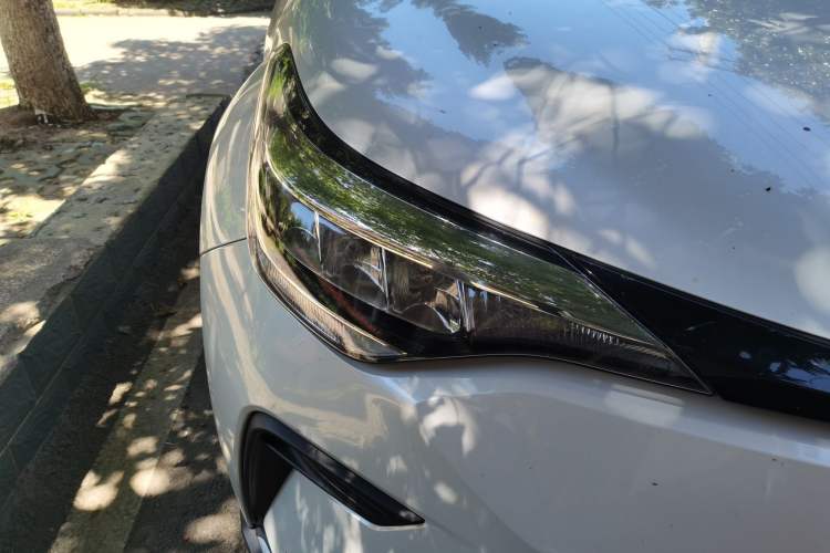 Used Toyota IZOA 2021 2.0L Yixing Version Right Front Headlight