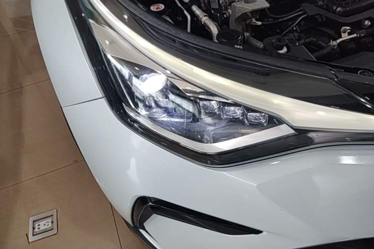 Used Toyota IZOA 2021 2.0L Yichi Version Right Front Headlight